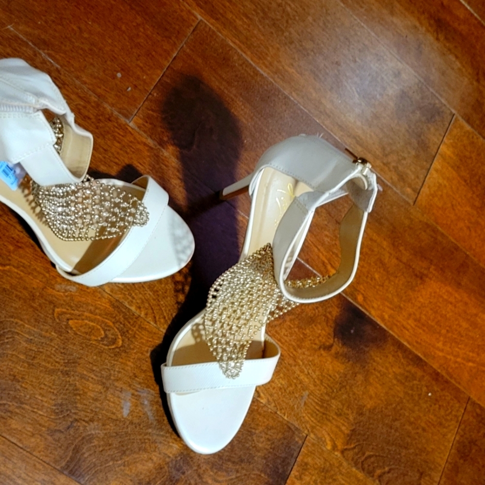 White heels dress up sandals.beautiful in fantastic condition, almost new Worn 1